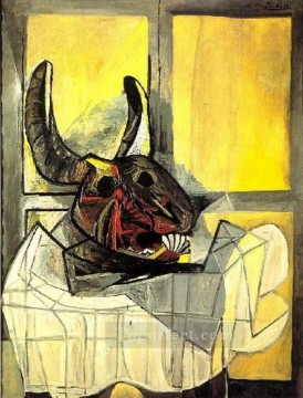 パブロ・ピカソ Painting - テーブルの上の雄牛の頭 1942年 パブロ・ピカソ